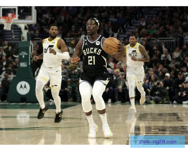 密尔沃基雄鹿反手拧拉得分，关键回合完成逆转